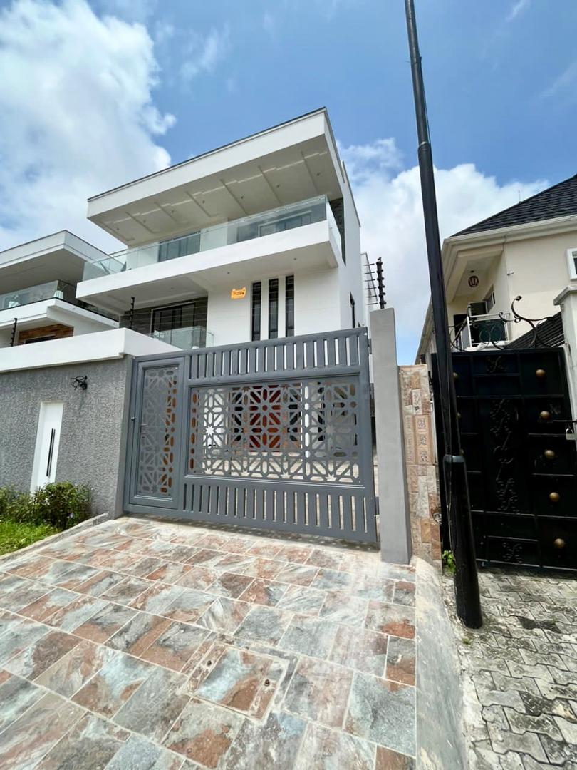 5 BEDROOM FULLY DETACHED DUPLEX WITH 2 BQ FOR SALE @IKOYI